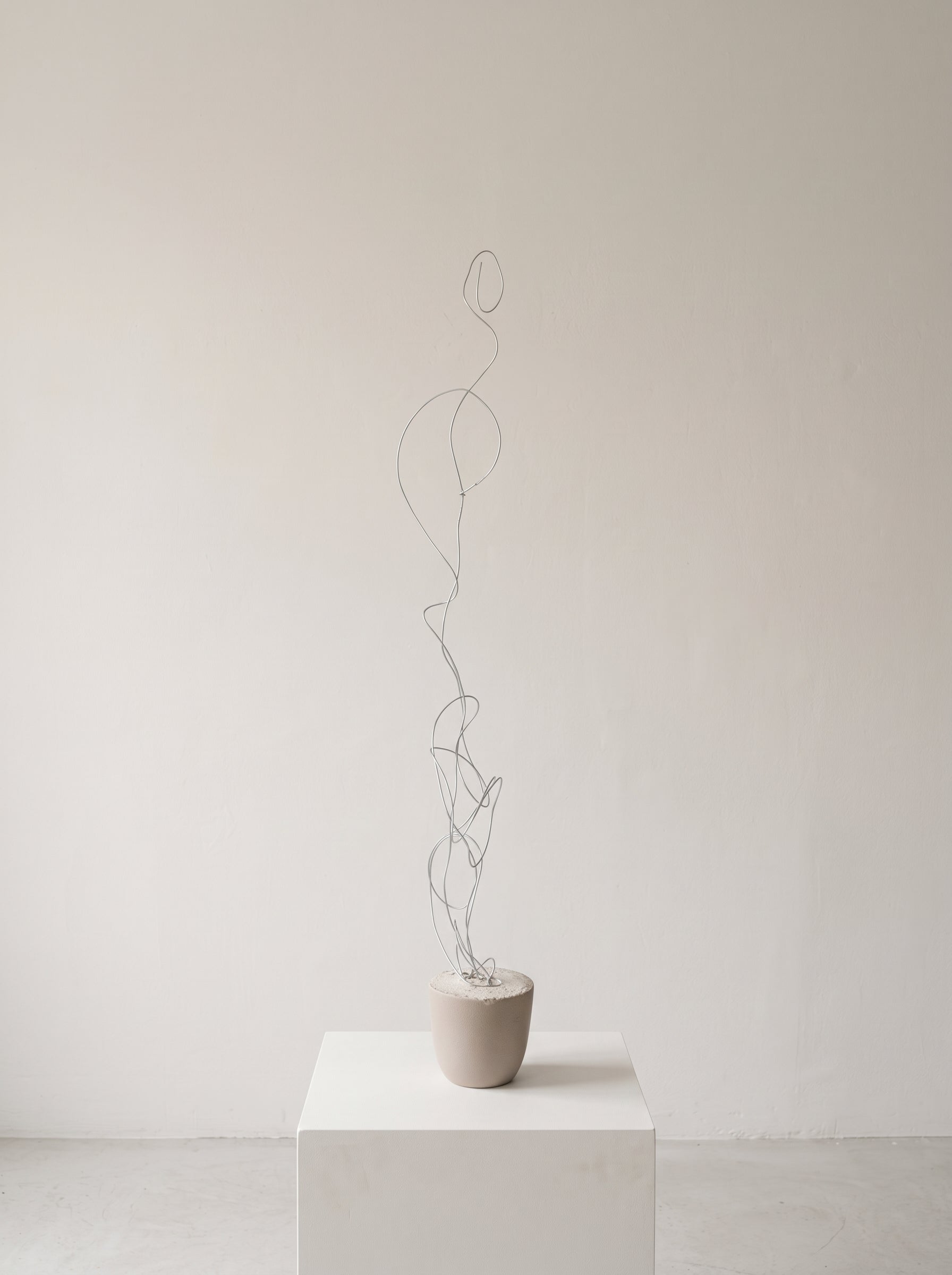 Orgoglio, a one-of-a-kind contemporary sculpture in galvanized steel with a concrete-filled base, created by artist Sébastien Di Nicolantonio for DI NICOLANTONIO PARIS.